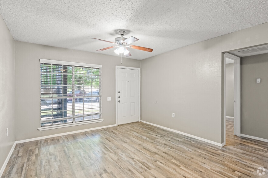 More Photos Of 711 Grand Ct, Arlington Apartments For Sale