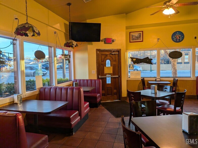 More Photos Of 211 E Tehachapi Blvd, Tehachapi General Retail For Sale