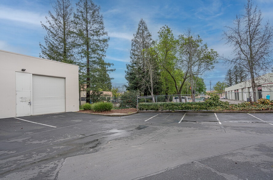 More Photos Of 1800 Empire Industrial Ct, Santa Rosa Flex For Sale