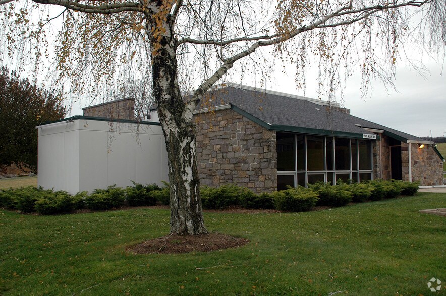More Photos Of 220 Main St, Glen Gardner Medical For Sale