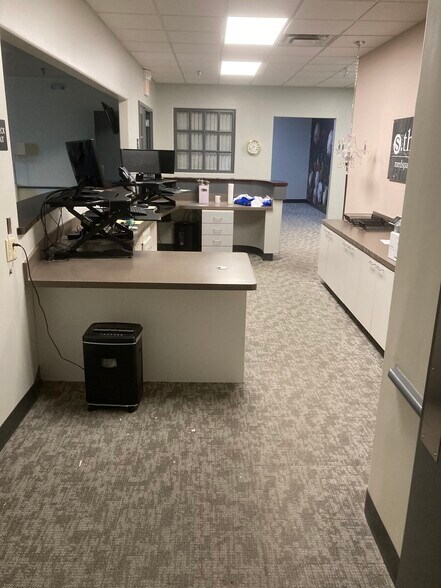More Photos Of 3510 Clinton Pl, Lawrence Medical For Lease