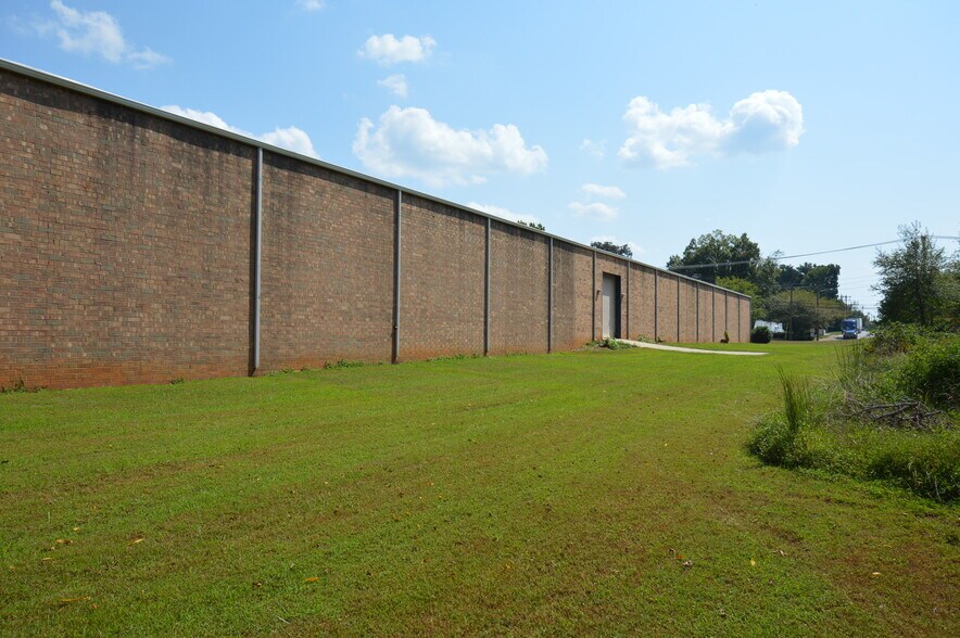 More Photos Of 2040 Brevard Rd, High Point Warehouse For Lease
