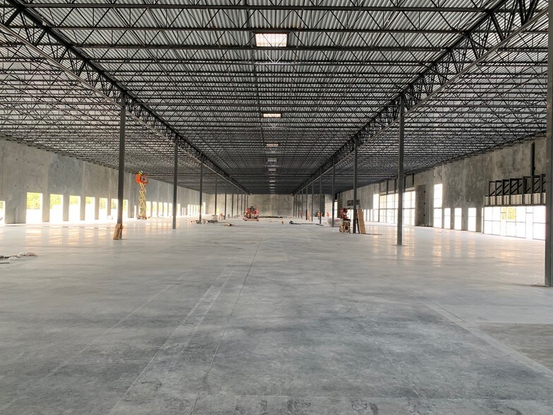 More Photos Of 9373 Laredo Ave, Fort Myers Warehouse For Lease