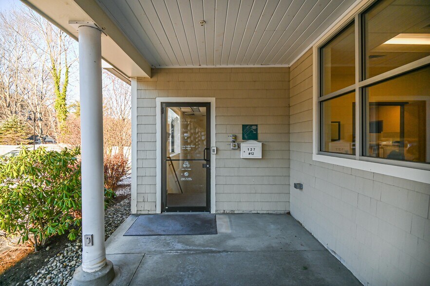 More Photos Of 127 Long Sands Rd, York Storefront For Lease