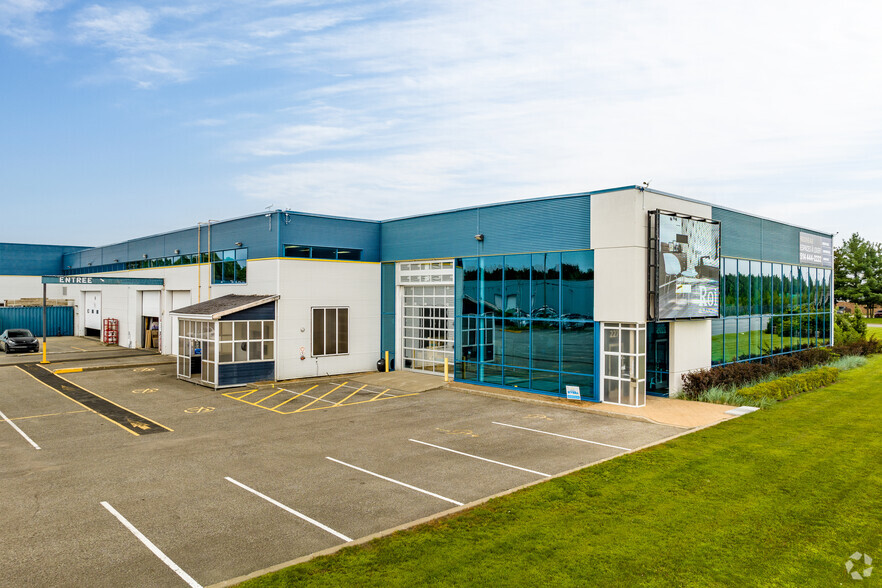 Primary Photo Of 2275 Boul des Entreprises, Terrebonne Warehouse For Lease