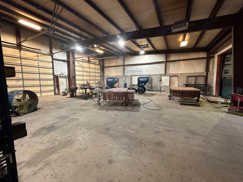 More Photos Of 1301 S 3rd St, Chickasha Distribution For Lease