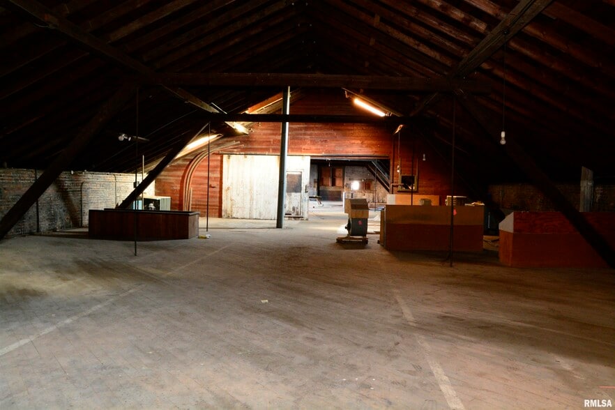 More Photos Of 119 W Carroll St, Macomb Office For Sale