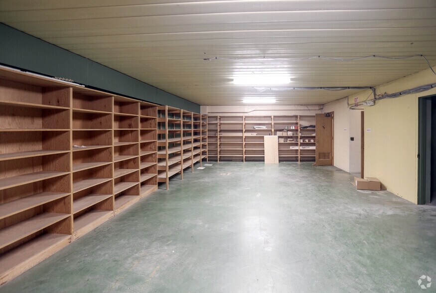 More Photos Of 2 NW 18th St, Richmond Bank For Lease