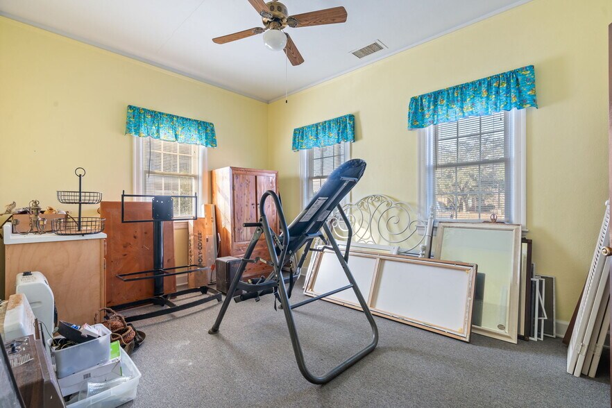 More Photos Of 171 Valley St, Centreville Flex For Sale