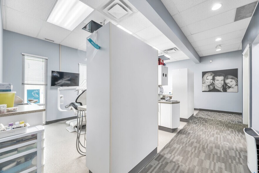 More Photos Of 902 9th Ave SW, Calgary Medical For Lease