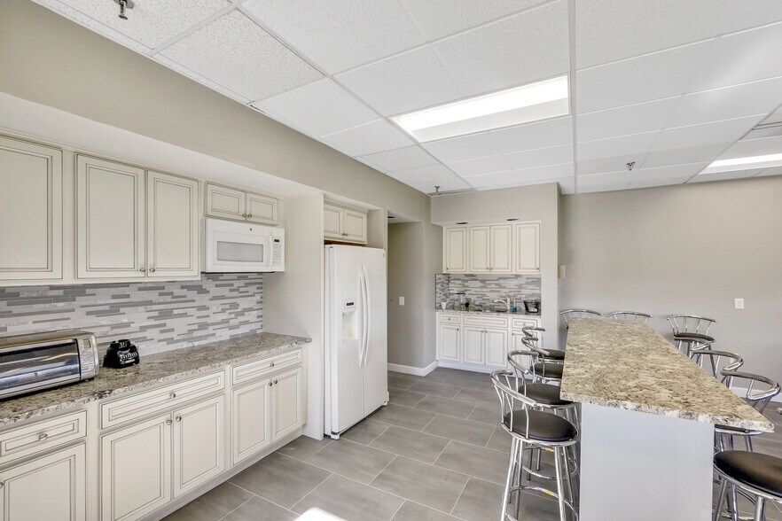 More Photos Of 20 Jackson Dr, Cranford Office For Lease