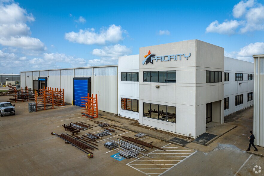 More Photos Of 5655 W Sam Houston Pky N, Houston Unknown For Lease