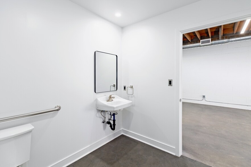 More Photos Of 1732 Victory Blvd, Glendale Loft Creative Space For Lease