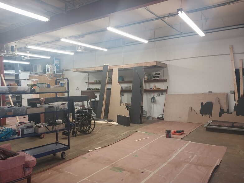 More Photos Of 688 Derby Ave, Seymour Warehouse For Lease