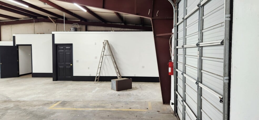 More Photos Of 2801 Chamber Dr, Monroe Warehouse For Lease