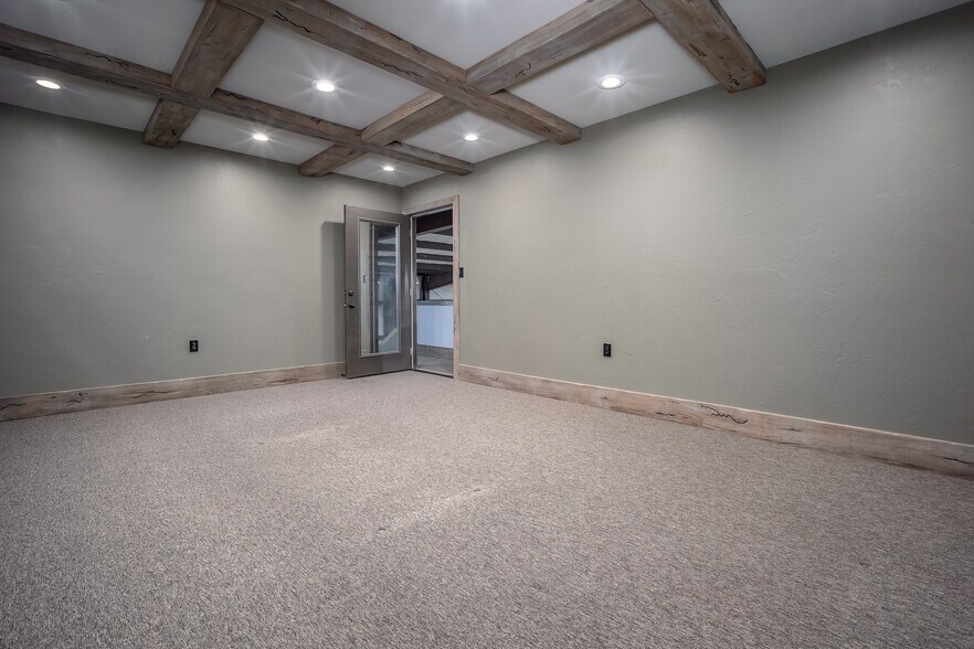 More Photos Of 2756 Broce Dr, Norman Warehouse For Lease