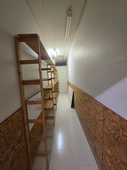 More Photos Of 320 N Main St, Russellville Unknown For Lease