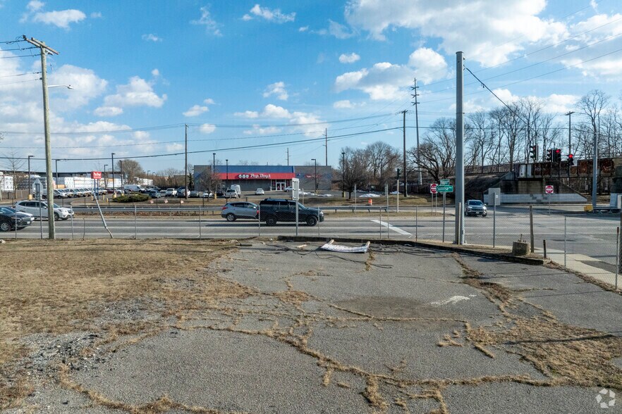 More Photos Of 240 E Sunrise Hwy, Lindenhurst Land For Lease