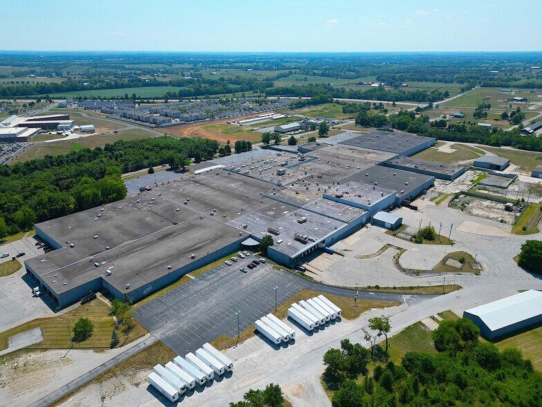 More Photos Of 900-1000 Tyrone Pike, Versailles Manufacturing For Lease
