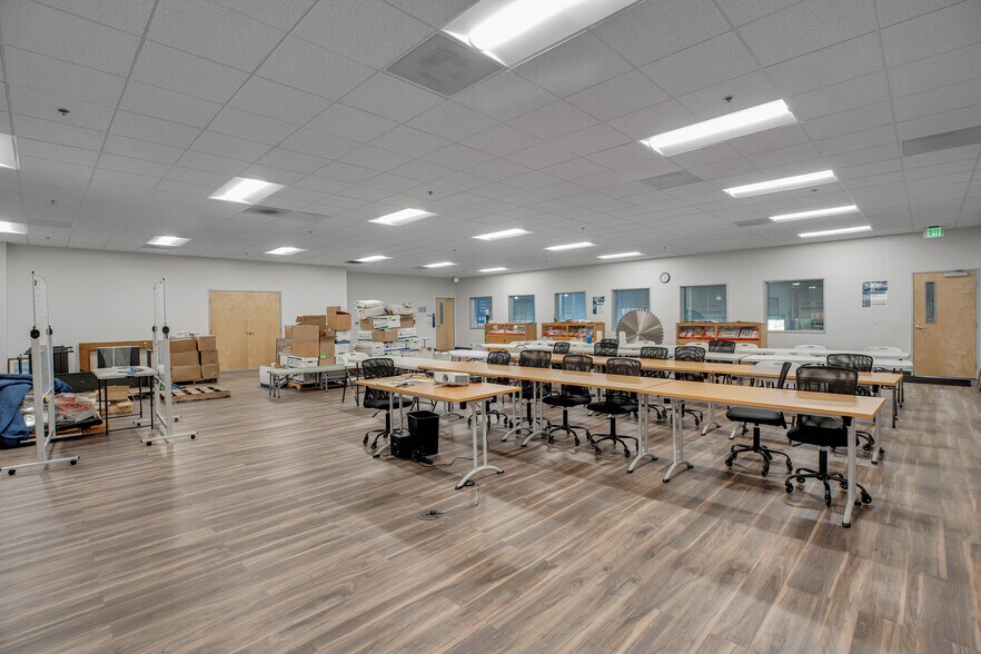 More Photos Of 5504 S 11th St, Ridgefield Distribution For Lease