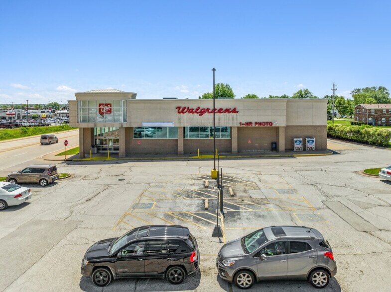 More Photos Of 3601 16th St, Moline Drugstore For Sale