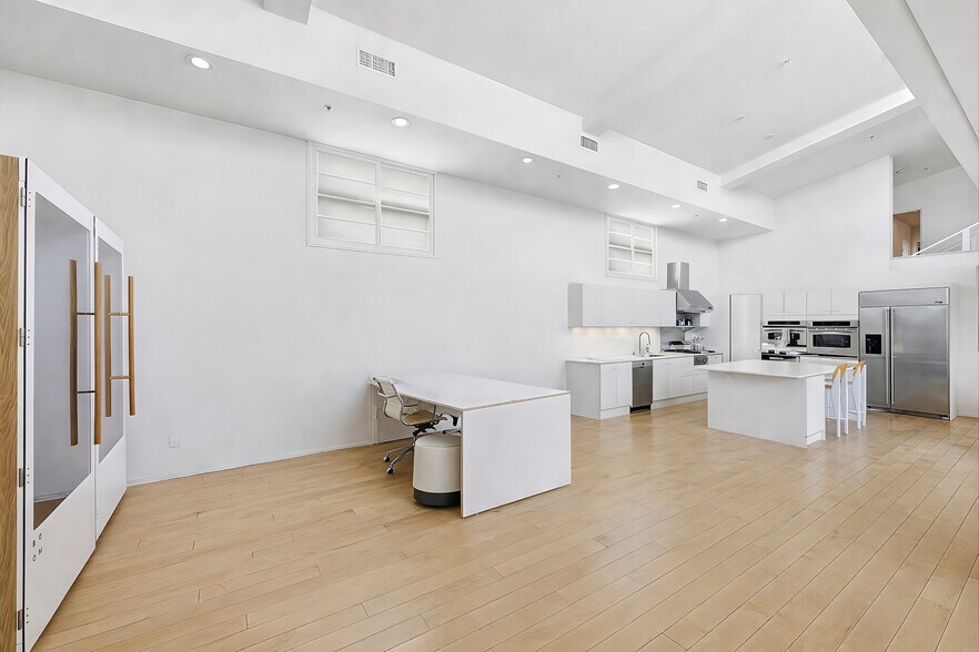 More Photos Of 2100 Abbot Kinney Blvd, Venice Loft Creative Space For Lease