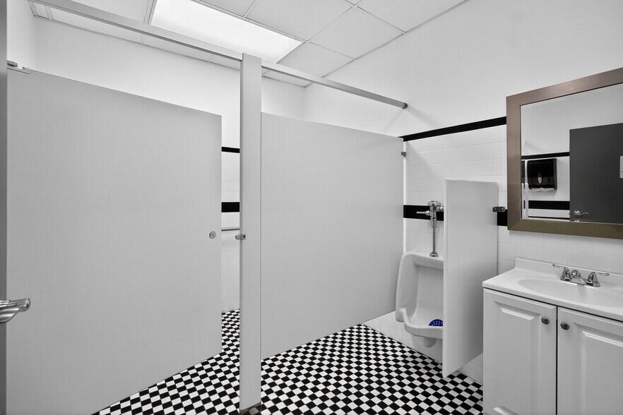 More Photos Of 10 Panas Rd, Foxborough Warehouse For Lease