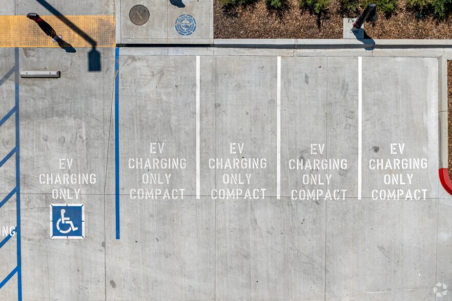 More Photos Of 4416 Azusa Canyon Rd, Irwindale Distribution For Lease