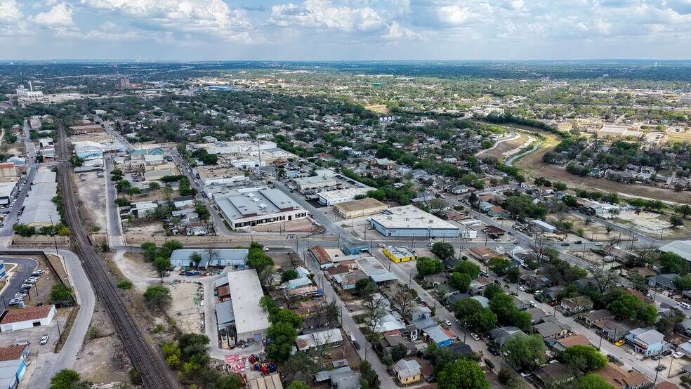More Photos Of 130 E Zavalla, San Antonio Warehouse For Lease