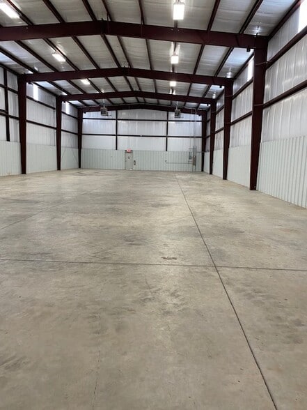 More Photos Of 2500 S Vermont Ave, Oklahoma City Warehouse For Lease