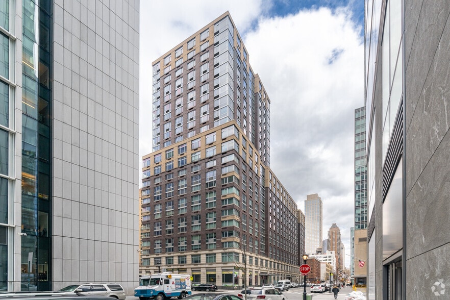 More Photos Of 33 W End Ave, New York Apartments For Lease