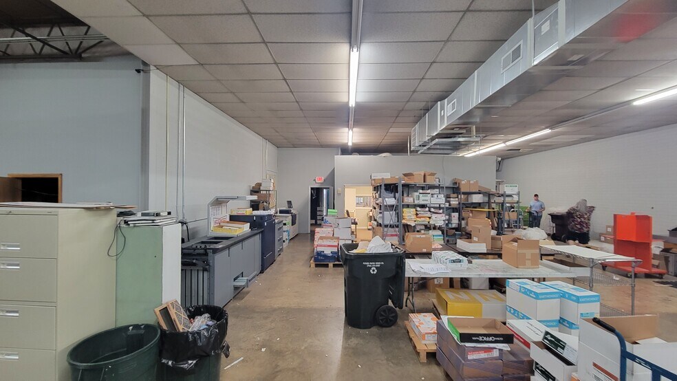 More Photos Of 2524-2526 S Tryon St, Charlotte Warehouse For Lease