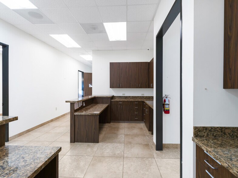 More Photos Of 714 S Peek Rd, Katy Medical For Lease