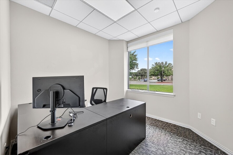 More Photos Of 6200 Stone Hill Farms Pky, Flower Mound Loft Creative Space For Lease