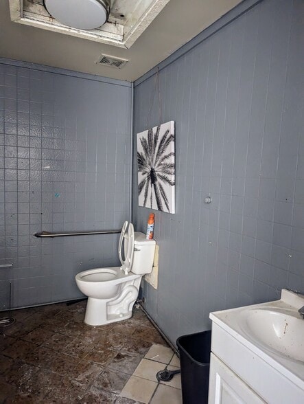 More Photos Of 14538-14540 Vanowen St, Van Nuys Storefront For Lease