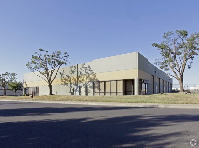 More Photos Of 8521 Younger Creek Dr, Sacramento Warehouse For Sale