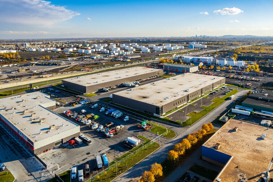 More Photos Of 11235 Boul Métropolitain E, Montréal Distribution For Lease