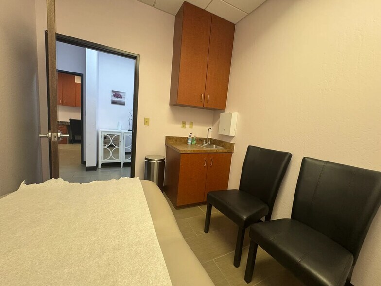 More Photos Of 2410 W Ray Rd, Chandler Medical For Lease