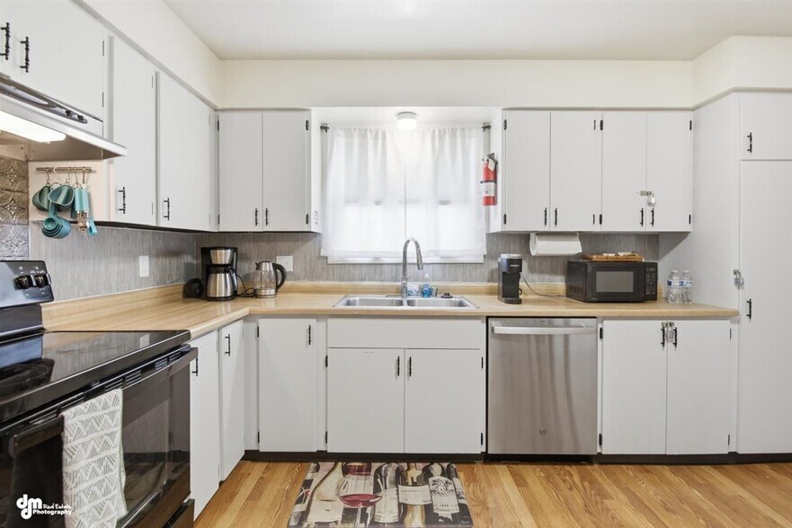 More Photos Of 12521 Tanada Loop, Anchorage Multifamily For Sale