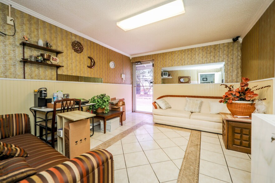 More Photos Of 1019 San Bernardo Ave, Laredo Office For Sale