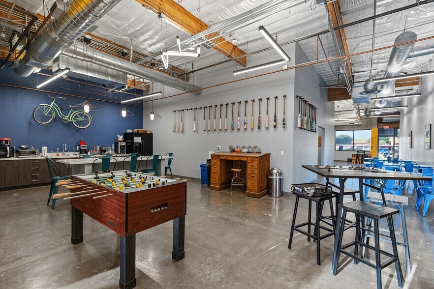 More Photos Of 2410 W Royal Palm Rd, Phoenix Light Manufacturing For Sale