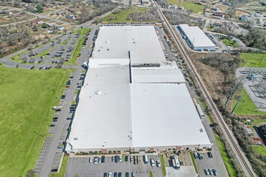 Primary Photo Of 90 Volunteer Dr, Hendersonville Flex For Sale