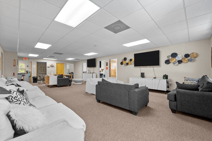 More Photos Of 2961 Crouse Ln, Burlington Medical For Sale