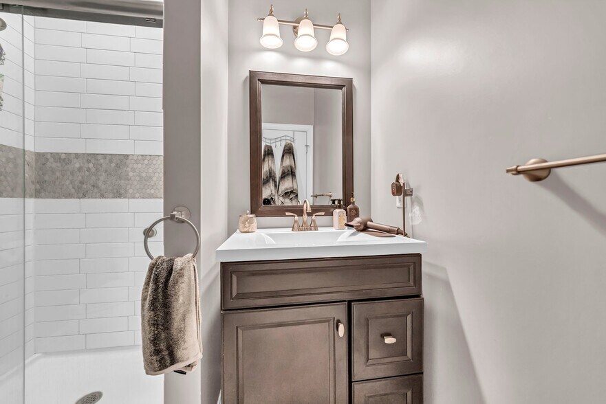 More Photos Of 6576 E Quaker St, Orchard Park Freestanding For Sale