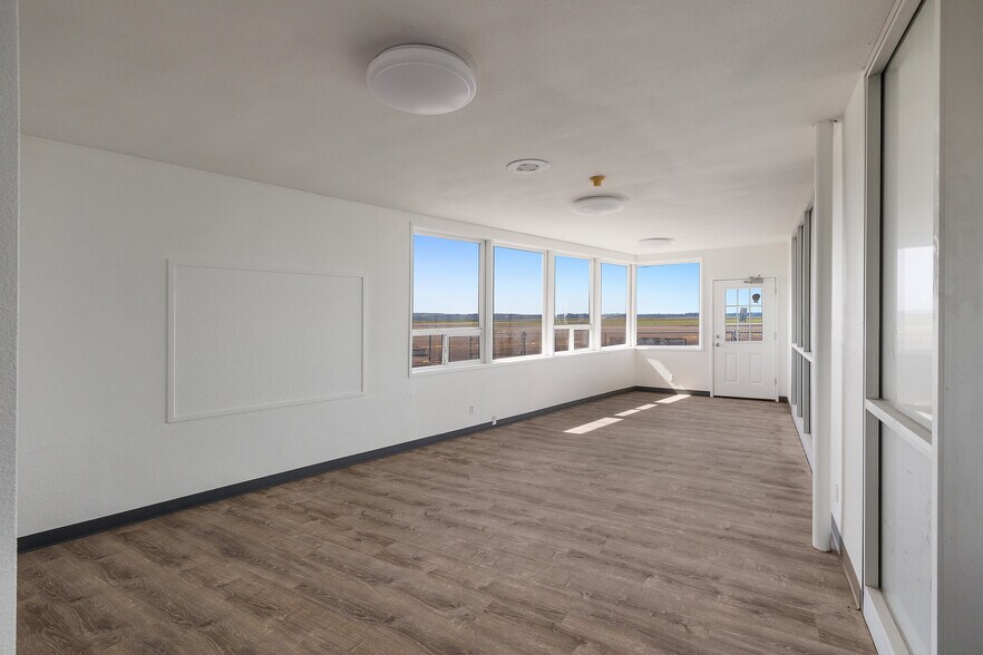 More Photos Of 1300 Airport way, Hoquiam Flex For Lease