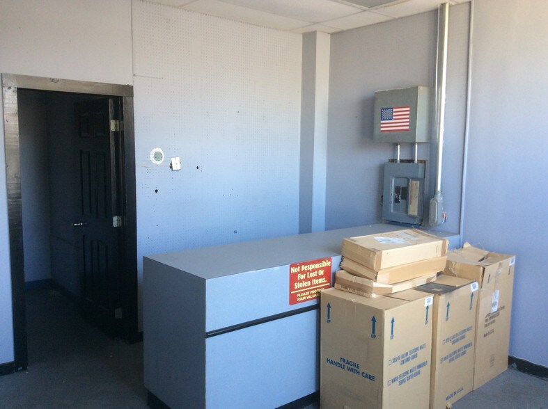 More Photos Of 1305 Cooper St, Woodbury Auto Repair For Sale