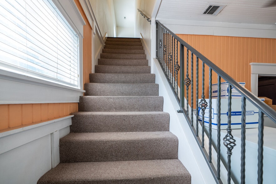 More Photos Of 806 W 11th St, Austin Office Residential For Sale