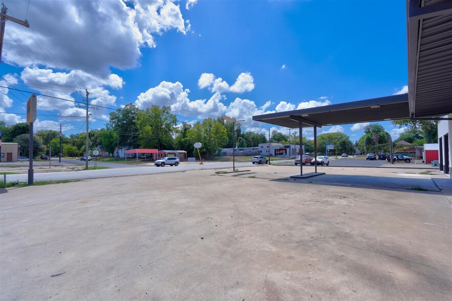 More Photos Of 623 N Richmond Rd, Wharton Auto Repair For Sale