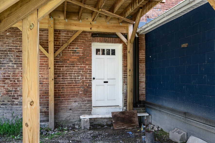 More Photos Of 7211 Queen St, Middleway Flex For Sale