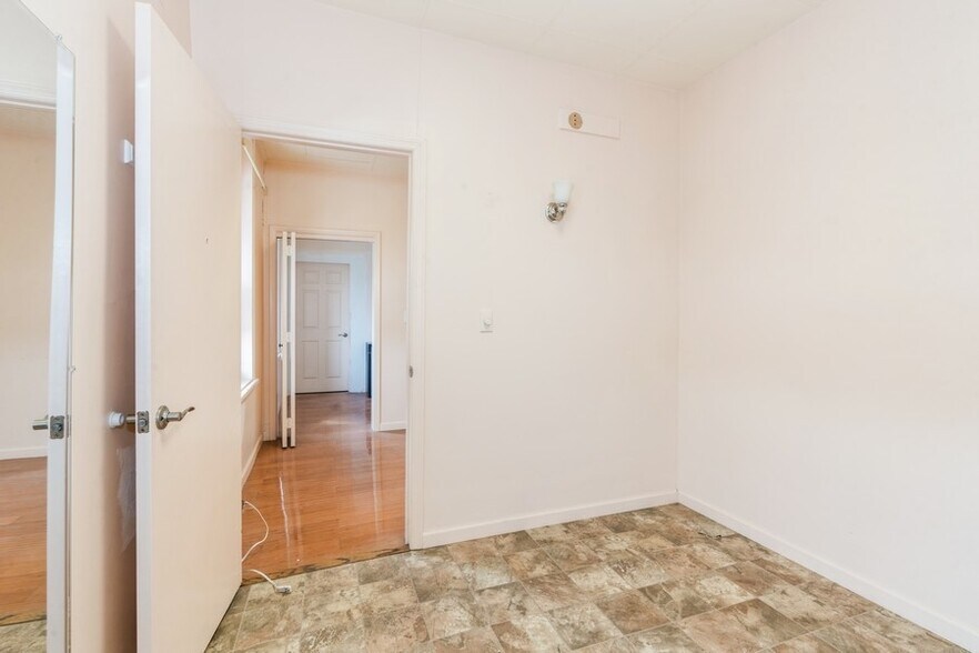 More Photos Of 1309-1313 Paterson Plank Rd, Secaucus Restaurant For Lease